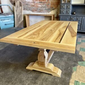 Ranch style dining table with leafs 